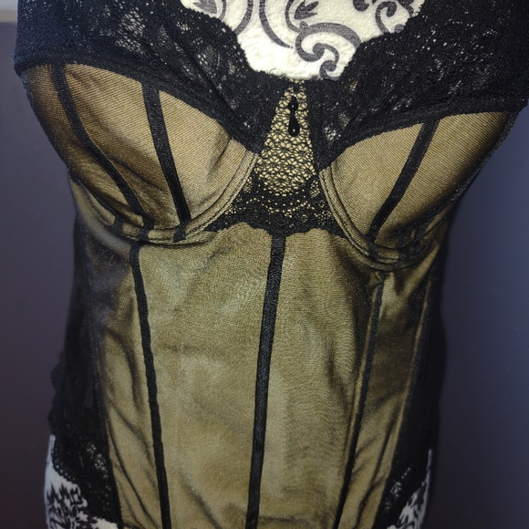 2 piece Bustier/Bra Set - Picture 2 of 11